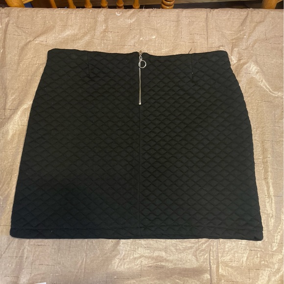 GB fashion London quilted black skirt women's size Large - Picture 3 of 3